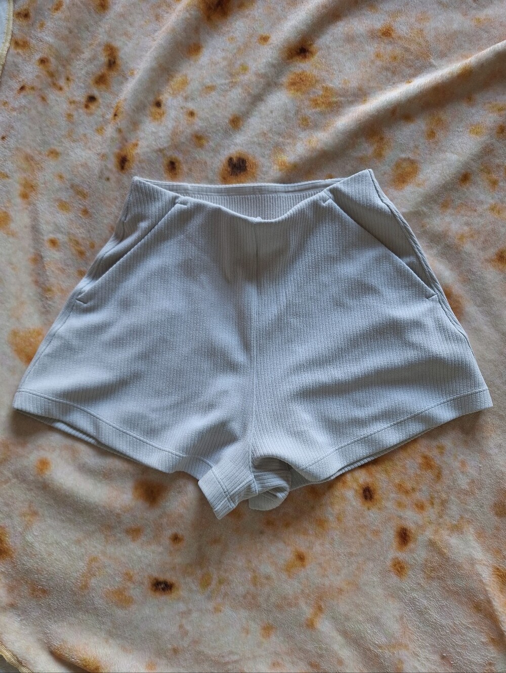 Lululemon Ribbed Softstreme High-Rise Short 2" Bone Corduroy Textured Size 0
